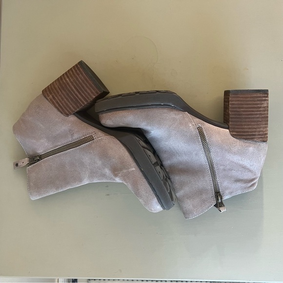 OTBT Montana Suede Ankle Boots size 9 M - Picture 10 of 15